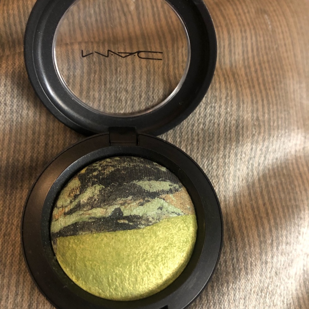M·A·C Eye shadow - Picture 1 of 16